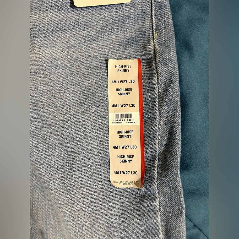 Levis High Rise Skinny - Picture 8 of 9